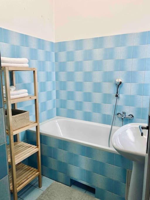 Apartman Teri Apartment เตร็นชีน ภายนอก รูปภาพ